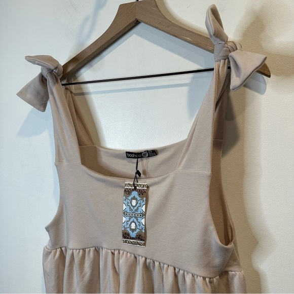 NWT Boohoo Women Sleeveless Loose Tie Strap Romper with Pockets Size 6 - Picture 6 of 6